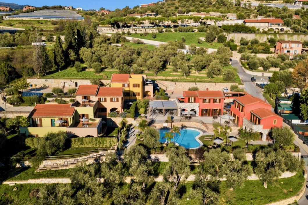 Leonardo Resort Империа Екстериор снимка